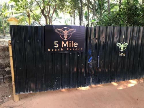 Hotel 5 Mile Beach Resort