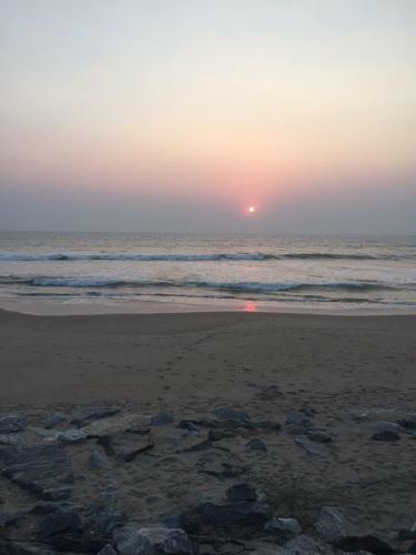 Hotel 5 Mile Beach Resort