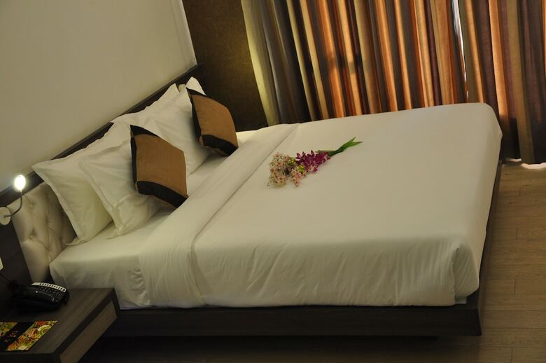 Mango Hotels Tansha Regal