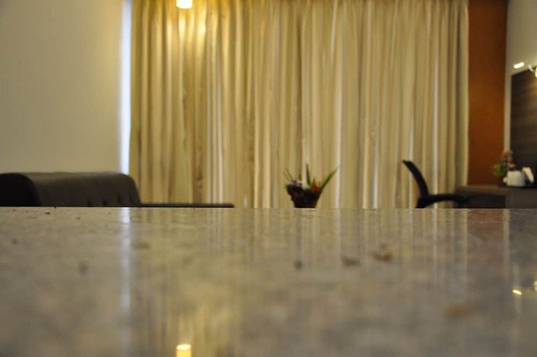 Mango Hotels Tansha Regal
