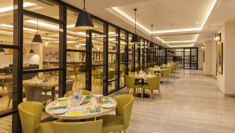 Hotel Lemon Tree Premier City Center Pune