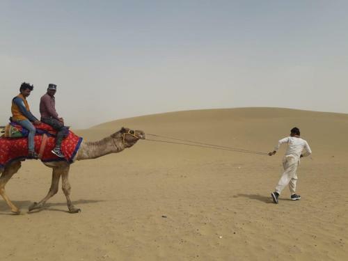 Hostal Jigar Camel Safari And Villega Home Stay