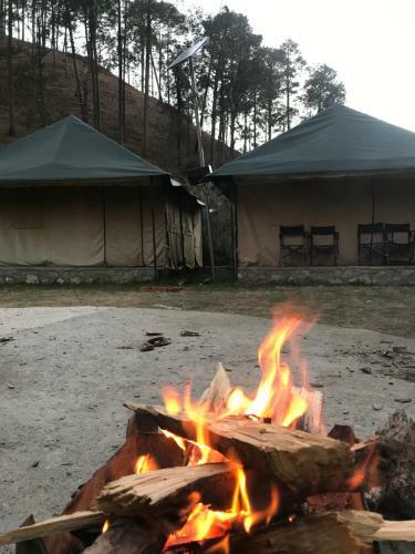 Hotel Chaukhamba Camps & Huts