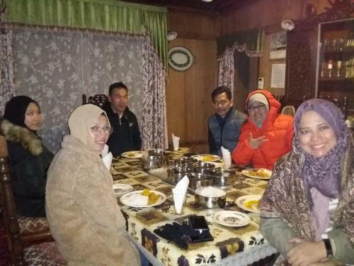 New Dera Group Houseboats