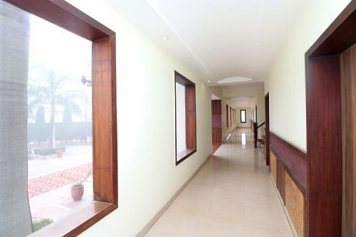 Hotel Oyo 26584 Royal Castle