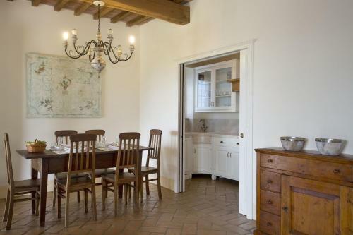 Podere Dottrina Villa Sleeps 12 Wifi