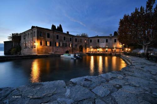 Merlo Nero Apartments