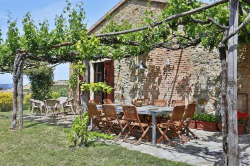 Poderone Villa Sleeps 9 Wifi