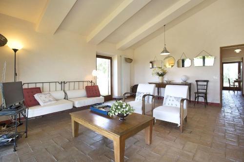 Poderone Villa Sleeps 9 Wifi