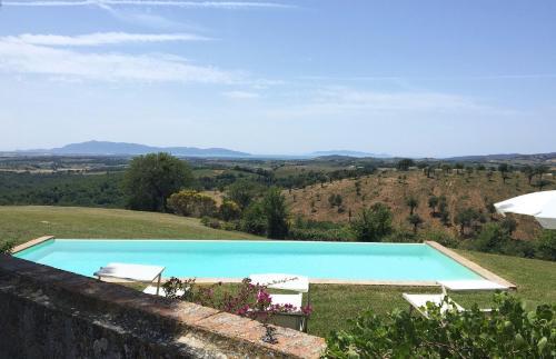 Poderone Villa Sleeps 9 Wifi