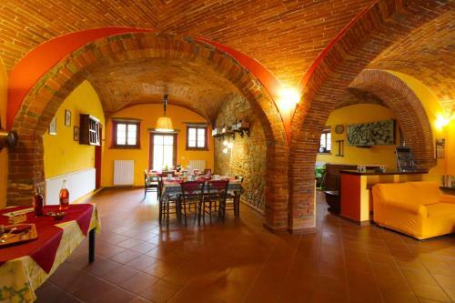 Monte San Savino Villa Sleeps 15 Pool Wifi