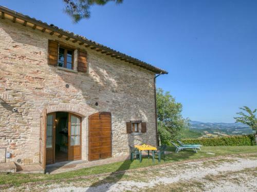 Modern Mansion In Sant'angelo In Vado With Swimming Pool