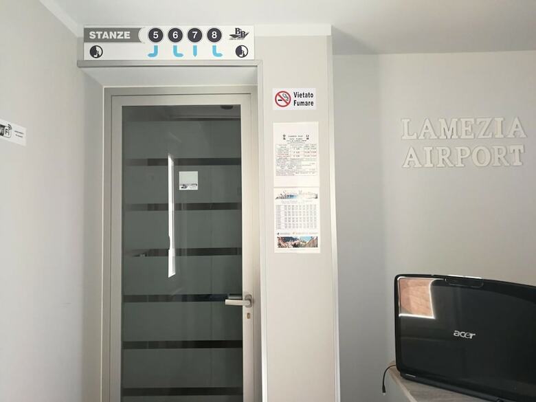 Hostal B&B Lamezia Airport