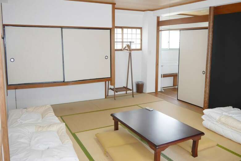 Hostal J-hoppers Lake Biwa Guesthouse