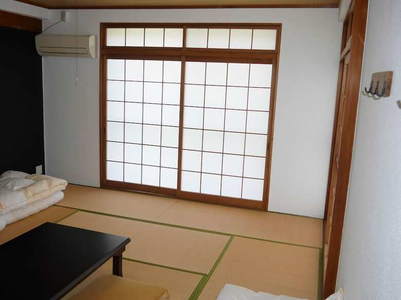 Hostal J-hoppers Lake Biwa Guesthouse