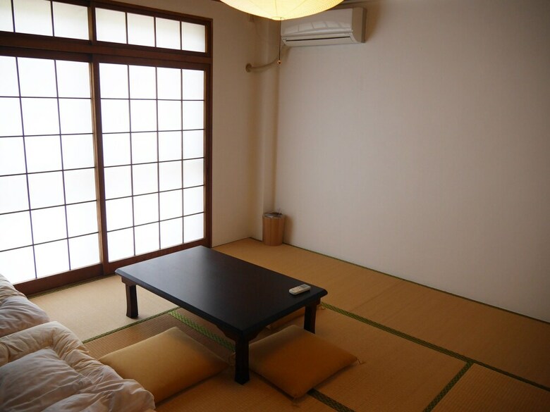Hostal J-hoppers Lake Biwa Guesthouse