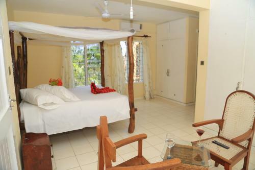 Hostal Maasai Beach House