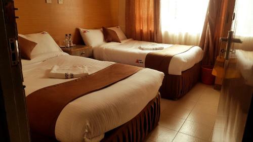 Pivot Hotel