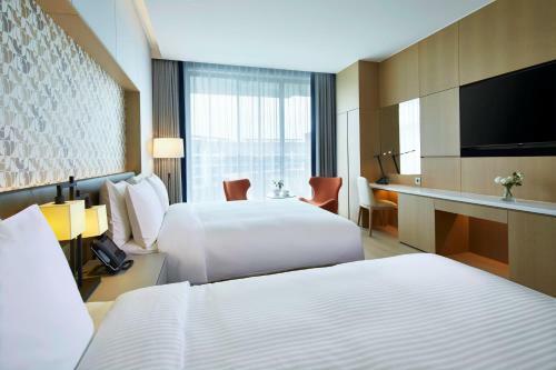 Landing Jeju Shinhwa World Hotel