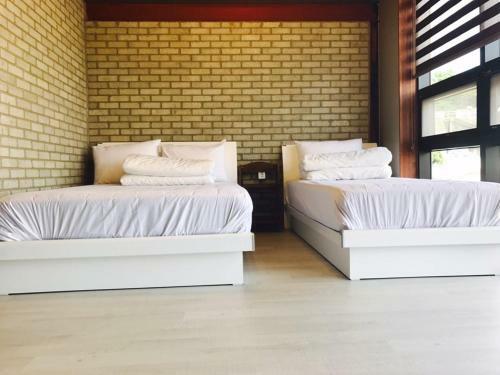 Hostal White Windmill Guesthouse