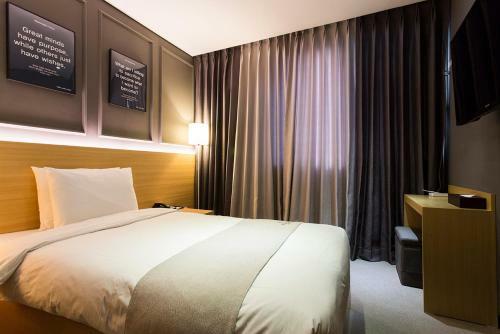 Vella Suite Hotel