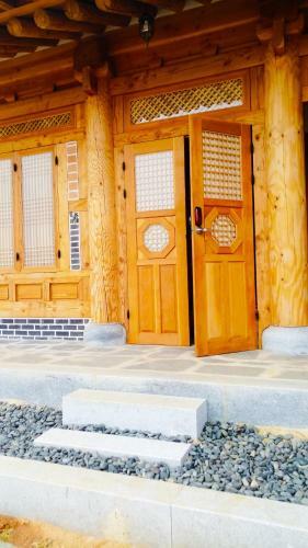 Hostal Myeongga Hanok Pension