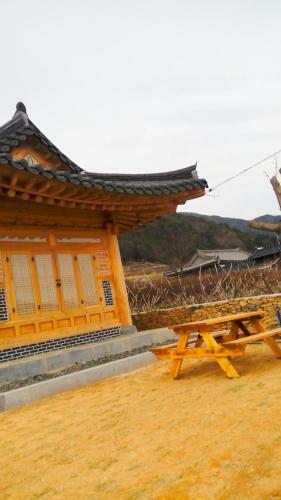 Hostal Myeongga Hanok Pension