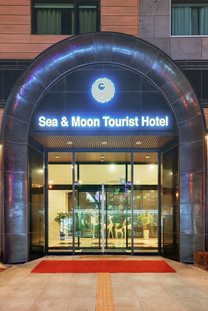 Sea Moon Tourist Hotel