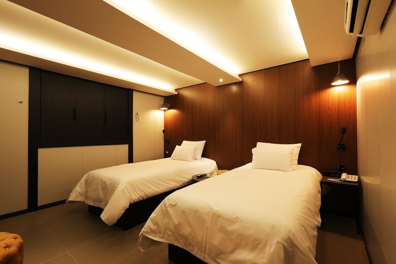Rainbow Hotel