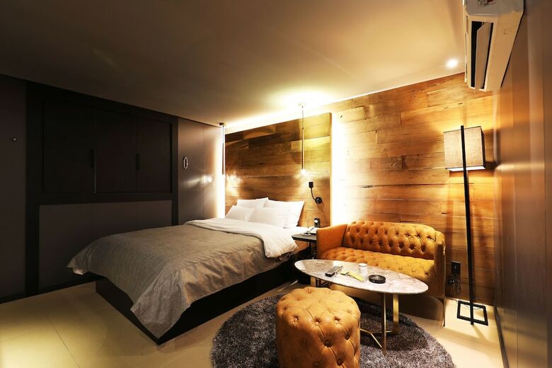 Rainbow Hotel