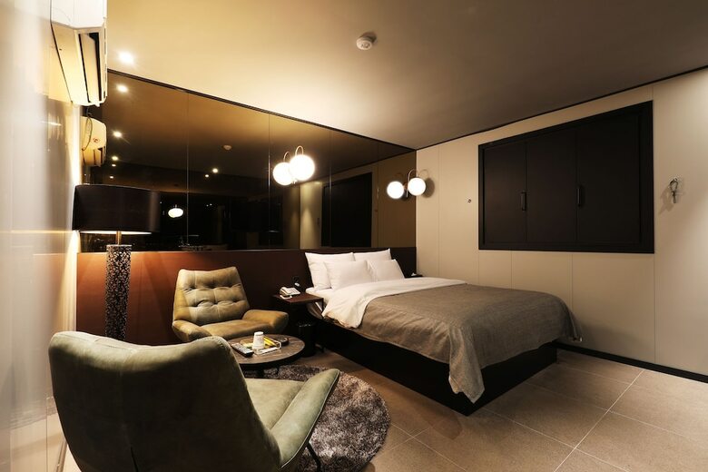 Rainbow Hotel