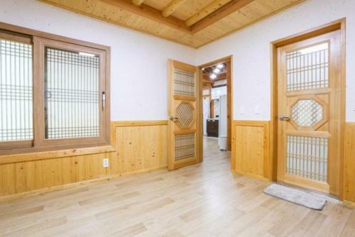 Hostal Hanok Jungwon House Pension