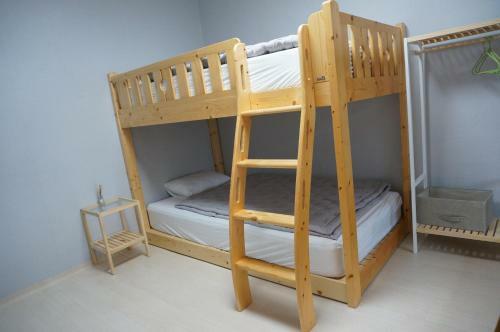 Hostal Airport Guesthouse