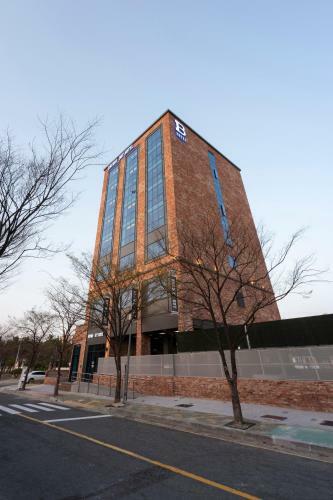 Brown-dot Hotel Shinho