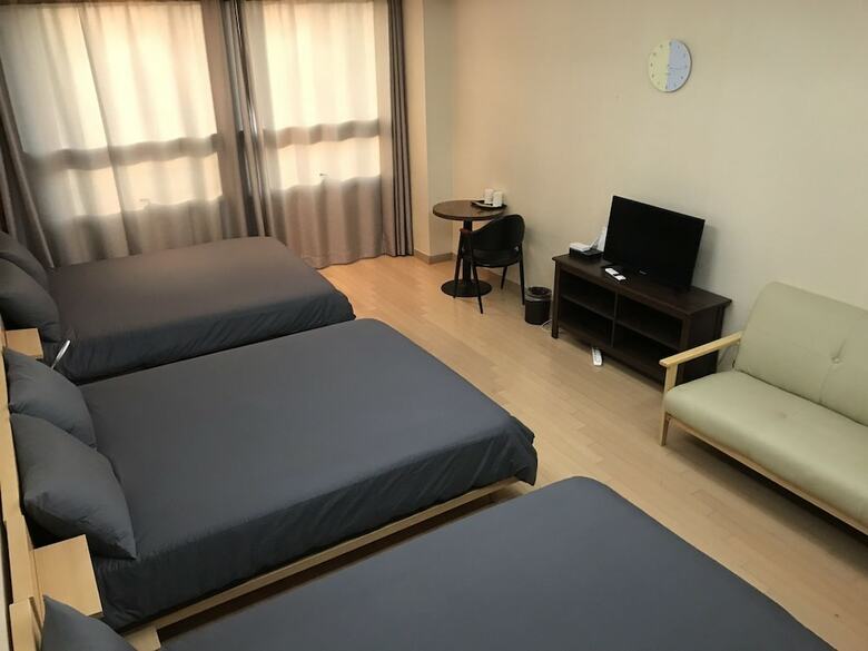 Hostal Lg Airtel