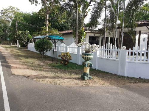 Hotel New Rest House - Mahiyanganaya