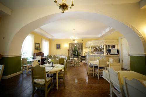 Hotel Bistrampolis Manor
