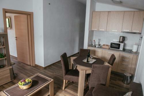 Big Hill Apartment