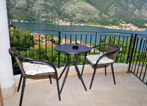Two Bedroom Apartment In Kotor With Swimming Pool
