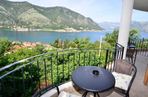 Two Bedroom Apartment In Kotor With Swimming Pool