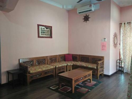 Haji Saif Homestay Whole Semi-d Terrace
