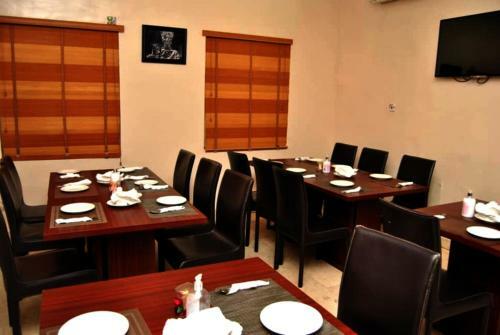 Royal Jatoz Hotels