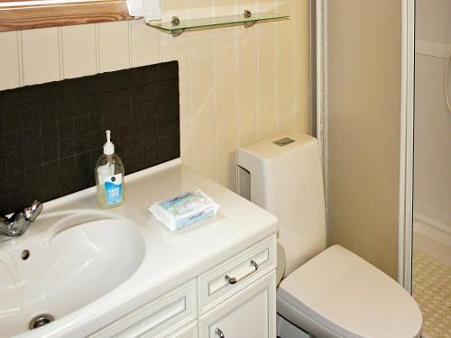 Four-bedroom Holiday Home In Mandal