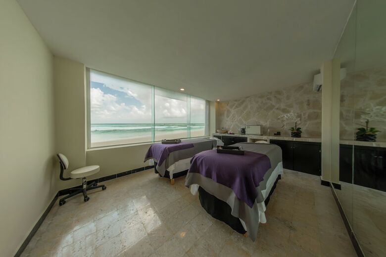 Hotel The Pyramid At Grand Cancun By Oasis