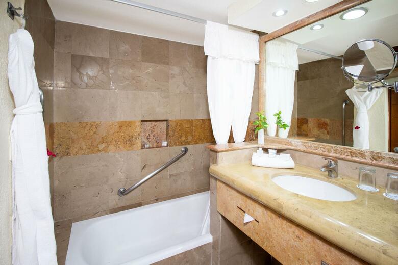 Hotel Plaza Pelicanos Grand Beach Resort