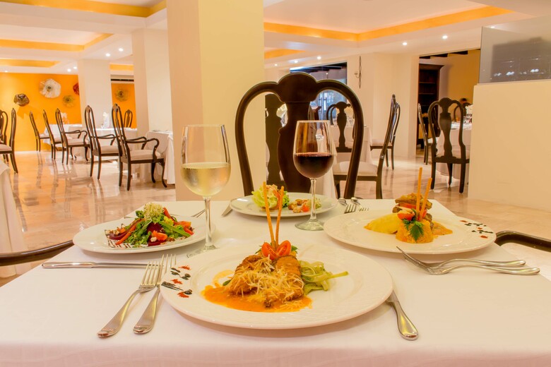 Hotel Plaza Pelicanos Grand Beach Resort