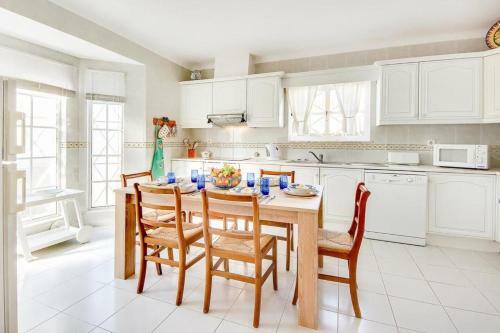 Gale Villa Sleeps 6 Pool Air Con Wifi