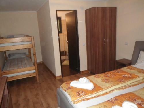 Hostal Pensiunea La Rachitele