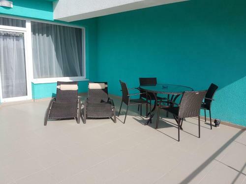 Summerland Sunrise Apartments