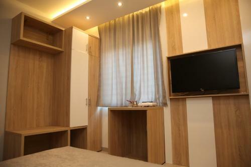 Gold Crown Apartments
